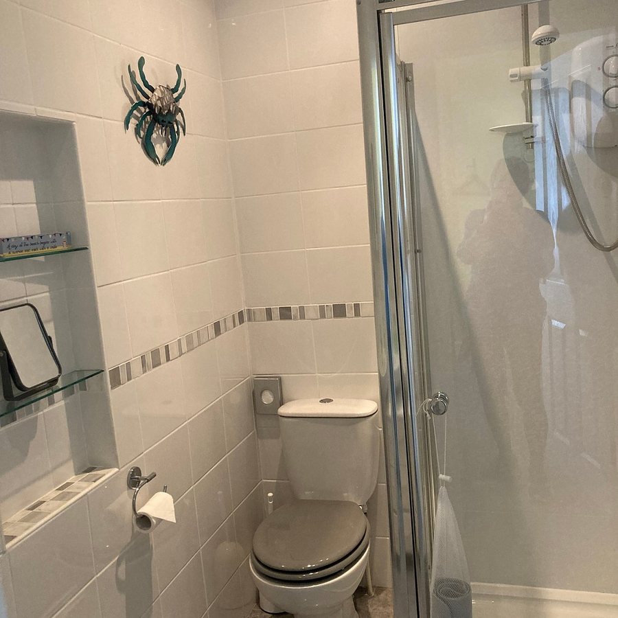Hillcrest Manor Bed Breakfast — Bathroom
