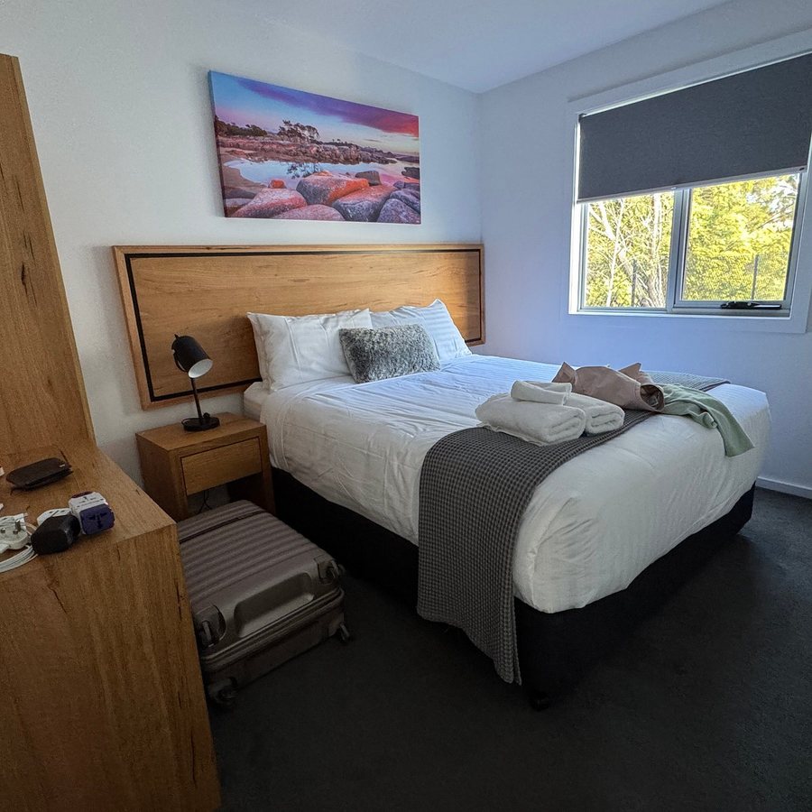 Hillcrest Tourist Park — Guest room