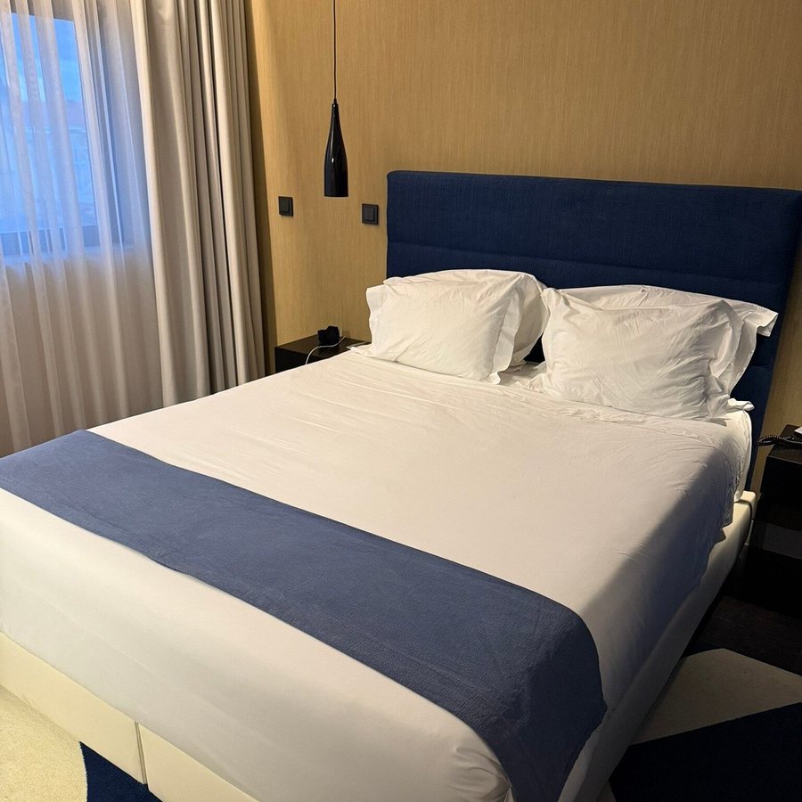 Hills Hotel Lisbon — Guest room