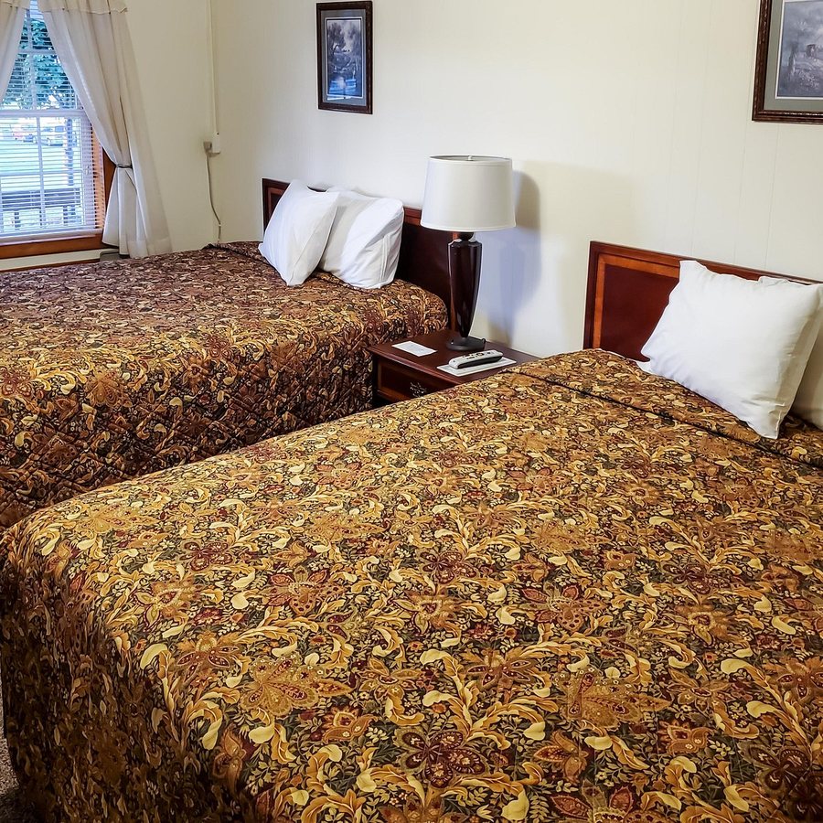 Hillside Hotel — Guest room