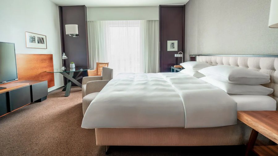 Hillside Inn — Guest room