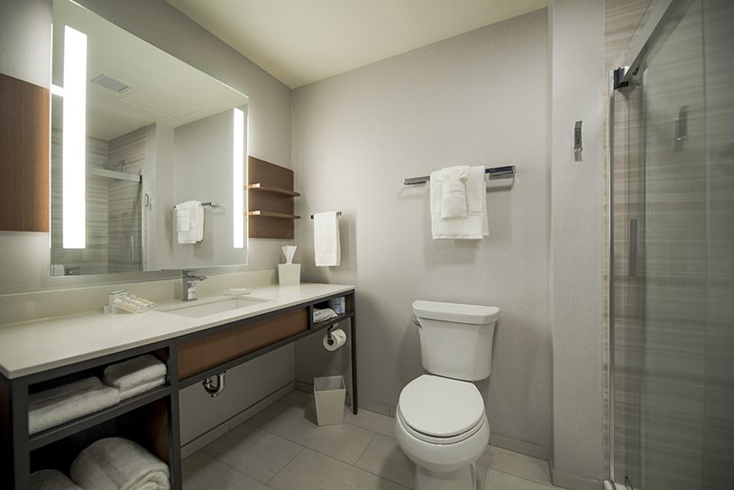 Hillside Inn — Bathroom