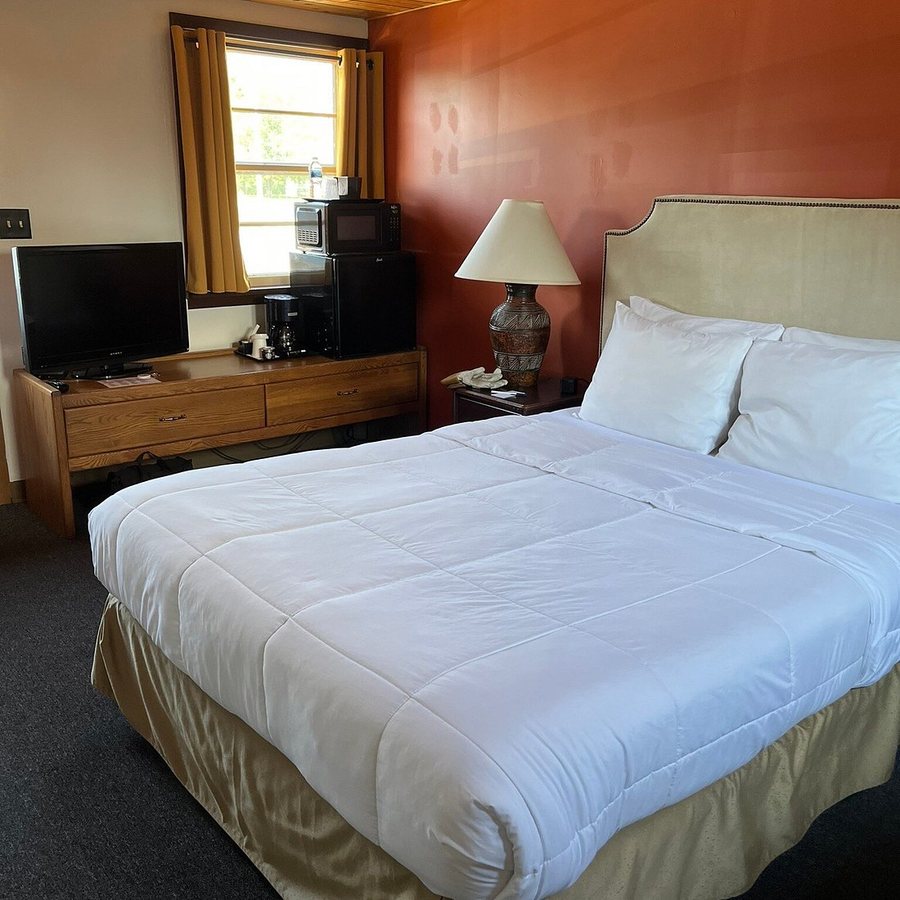 Hilltop Lodge And Cabins by Venserra — Guest room