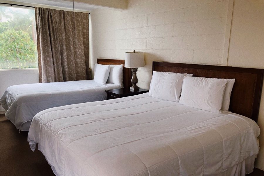 Hilo Reeds Bay Hotel — Guest room