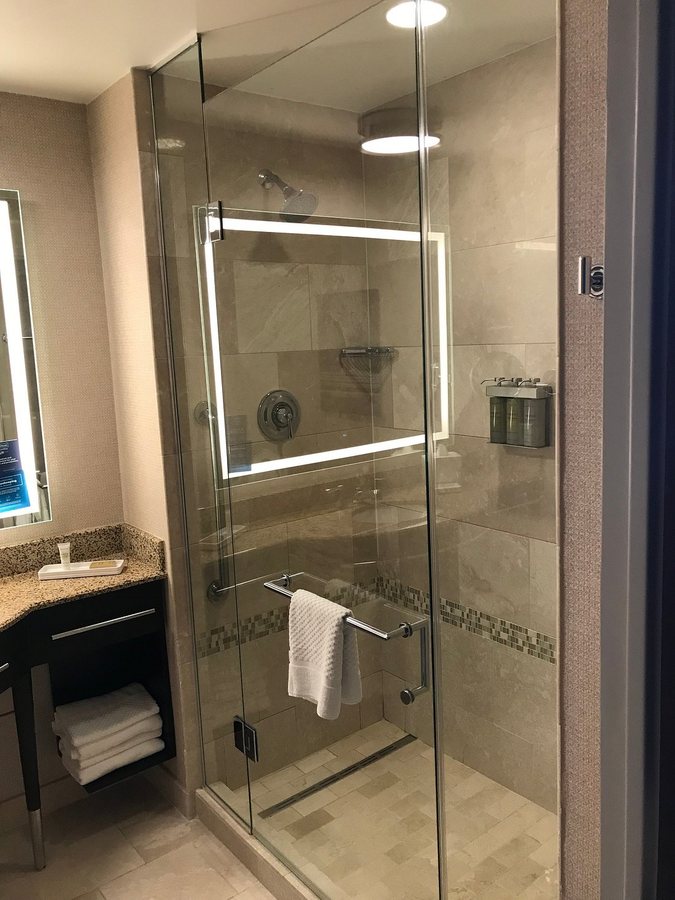 Hilton Americas Houston Houston Texas — Bathroom