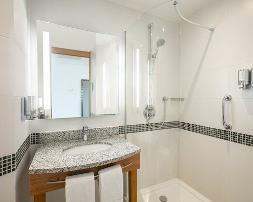 Hilton Amsterdam Airport Schiphol — Bathroom