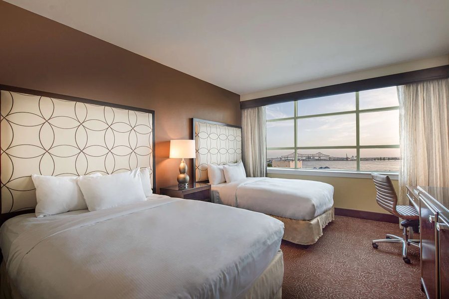 Hilton Baton Rouge Capitol Center — Guest room