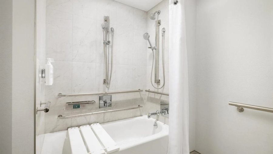Hilton Boston Back Bay — Bathroom