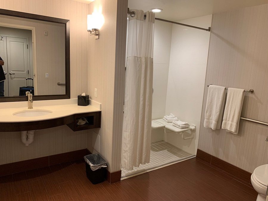 Hilton Boston Logan Airport — Bathroom