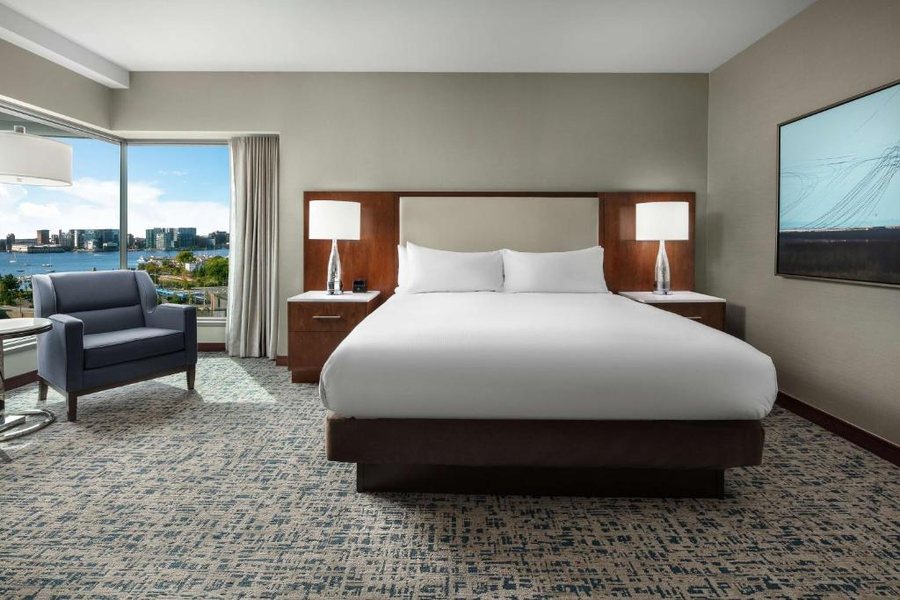 Hilton Boston Logan Airport — Guest room