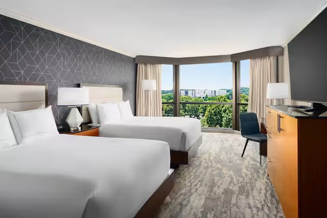 Hilton Charlotte University Place — Guest room