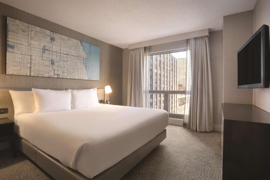 Hilton Chicago Magnificent Mile Suites Chicago Illinois — Guest room