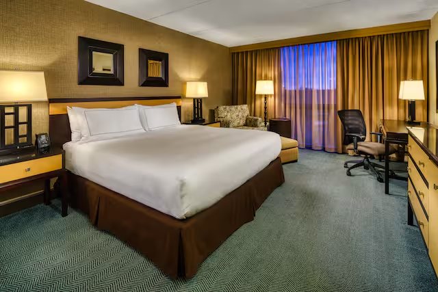 Hilton Chicago O Hare Airport Chicago Illinois — Guest room