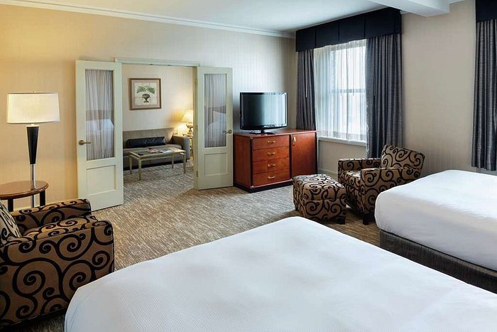 Hilton Cincinnati Netherland Plaza — Guest room