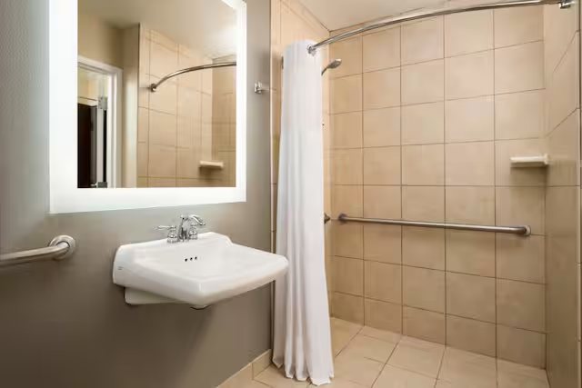 Hilton Clearwater Beach Resort Spa — Bathroom