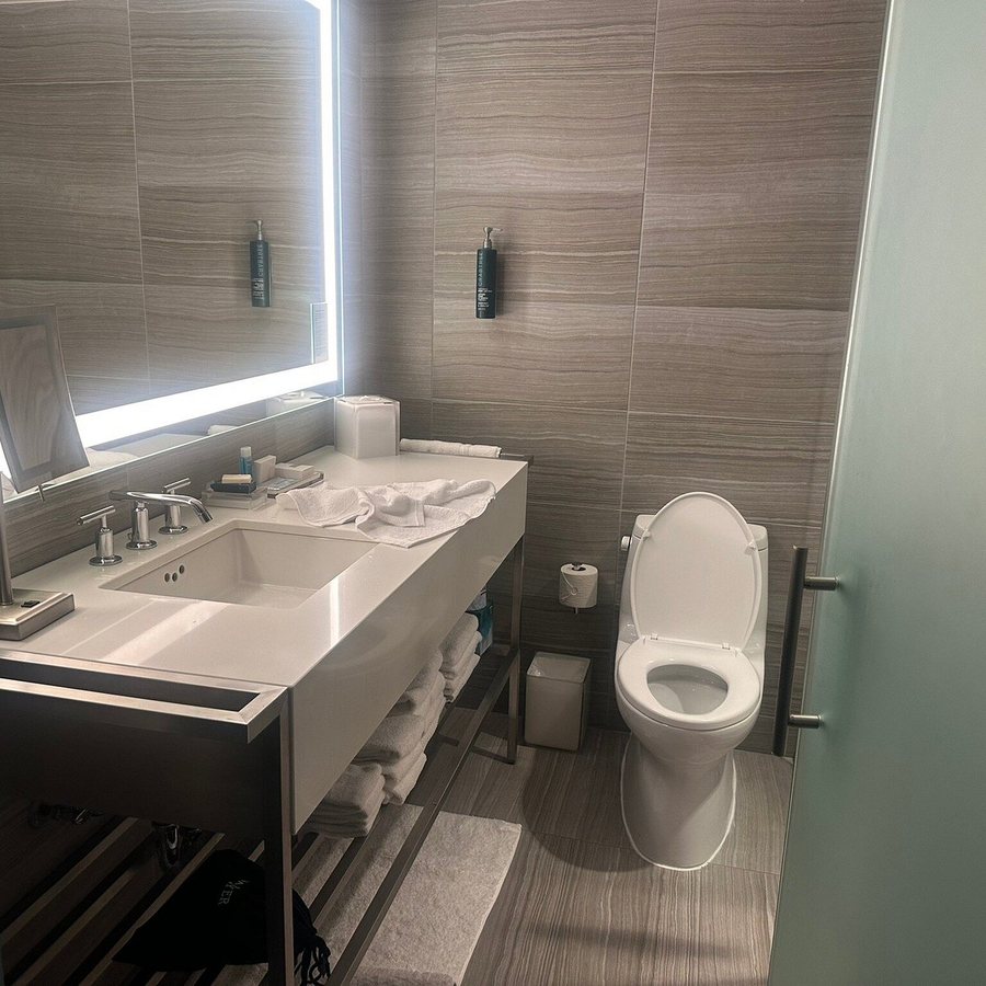 Hilton Club The District Washington D C — Bathroom