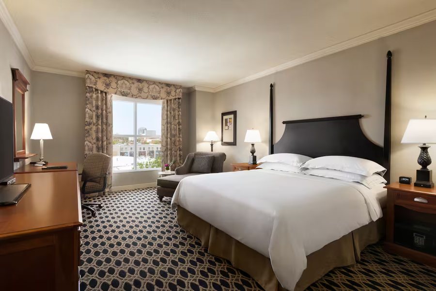Hilton Columbia Center — Guest room