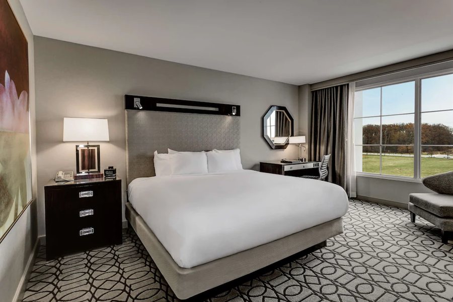Hilton Columbus at Easton Columbus Ohio — Guest room
