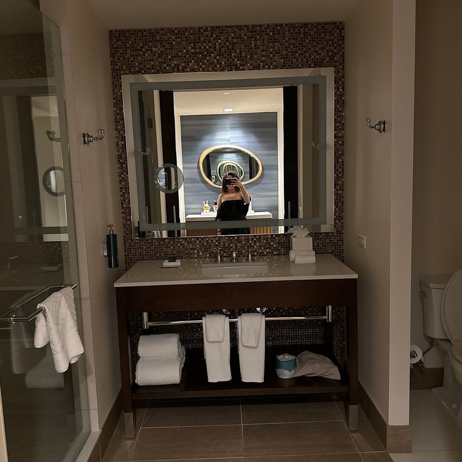 Hilton Dallas Plano Granite Park — Bathroom