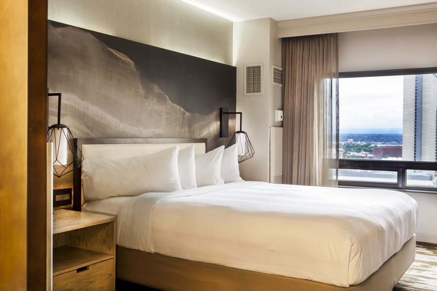 Hilton Denver City Center — Guest room