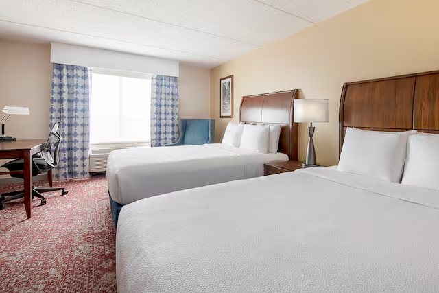 Hilton Garden Inn Akron — Guest room
