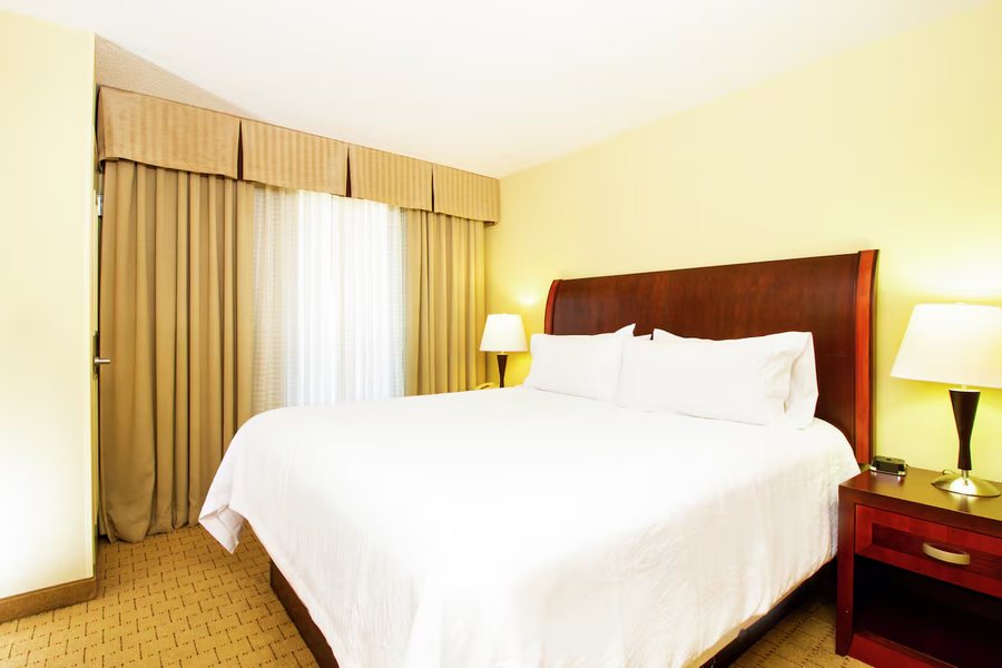 Hilton Garden Inn Anderson — Guest room