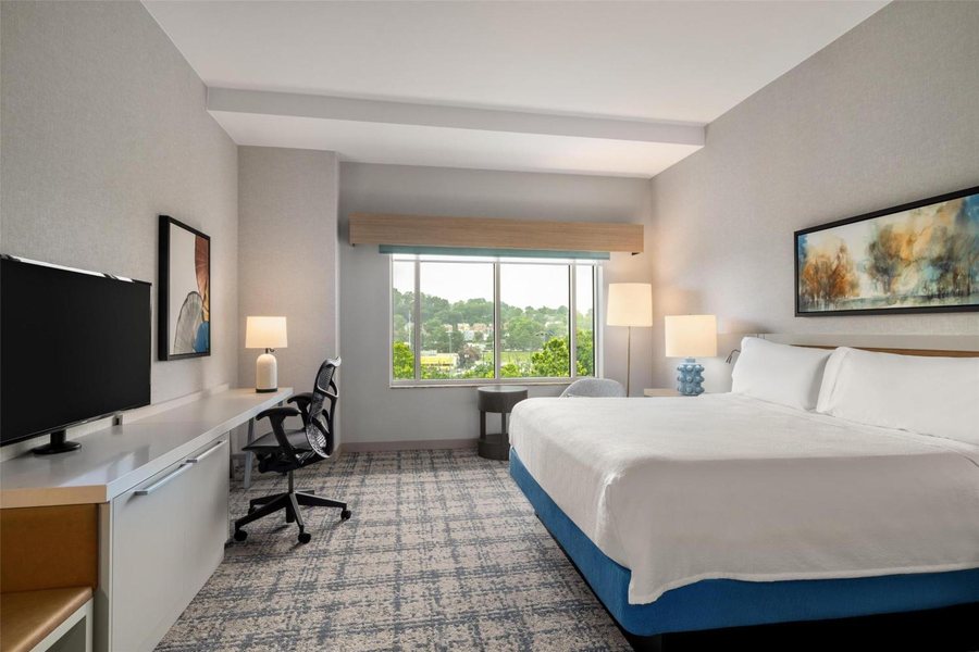 Hilton Garden Inn Arlington Shirlington — Guest room