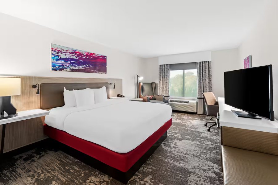 Hilton Garden Inn Atlanta Airport North — Guest room