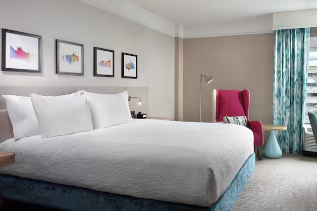 Hilton Garden Inn Atlanta Buckhead — Guest room