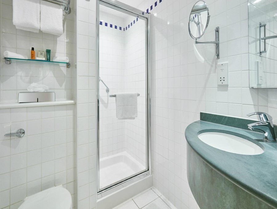 Hilton Garden Inn Birmingham Trussville — Bathroom