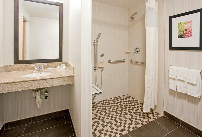 Hilton Garden Inn Boca Raton — Bathroom