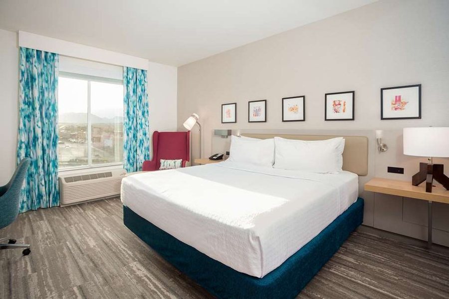 Hilton Garden Inn Broomfield Boulder — Guest room
