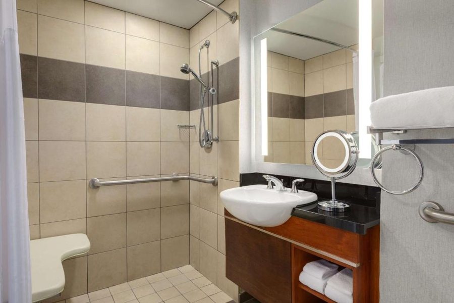 Hilton Garden Inn Bwi Airport — Bathroom