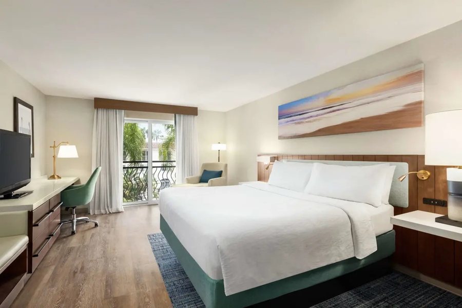 Hilton Garden Inn Carlsbad Beach — Guest room