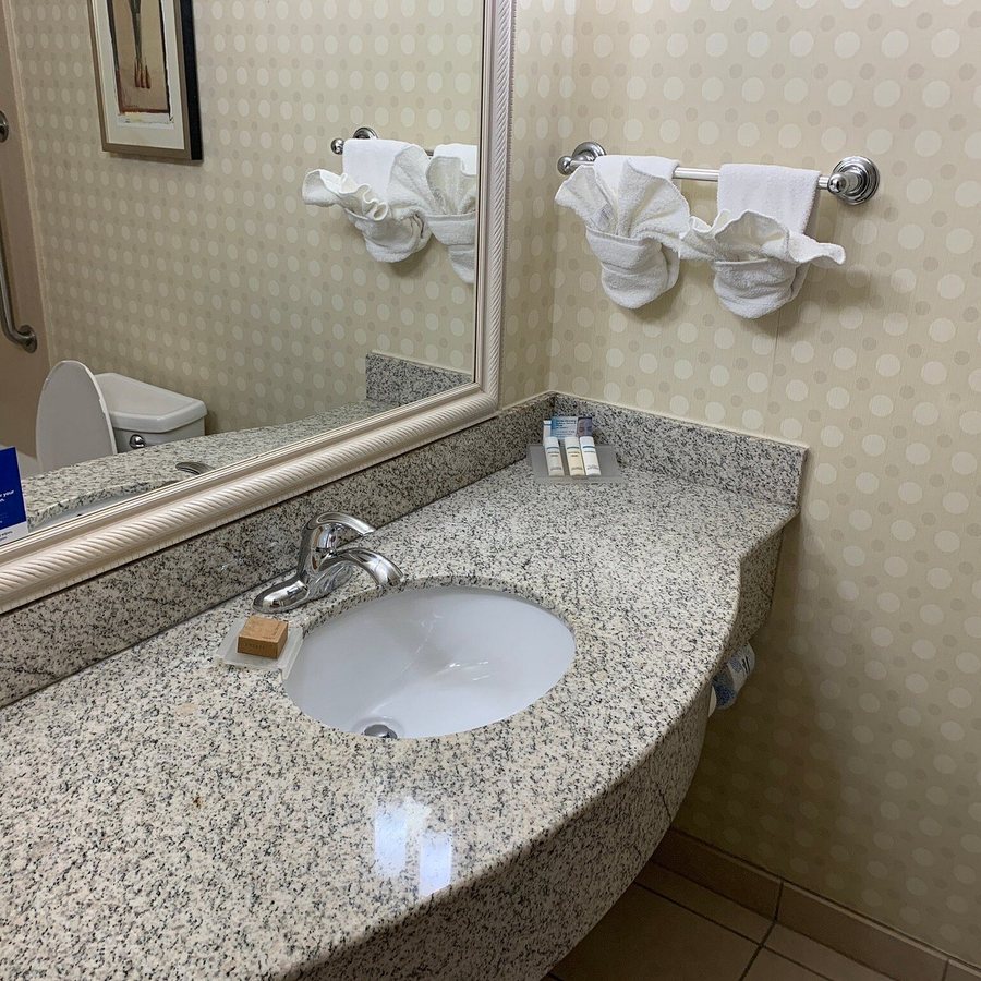 Hilton Garden Inn Casper — Bathroom