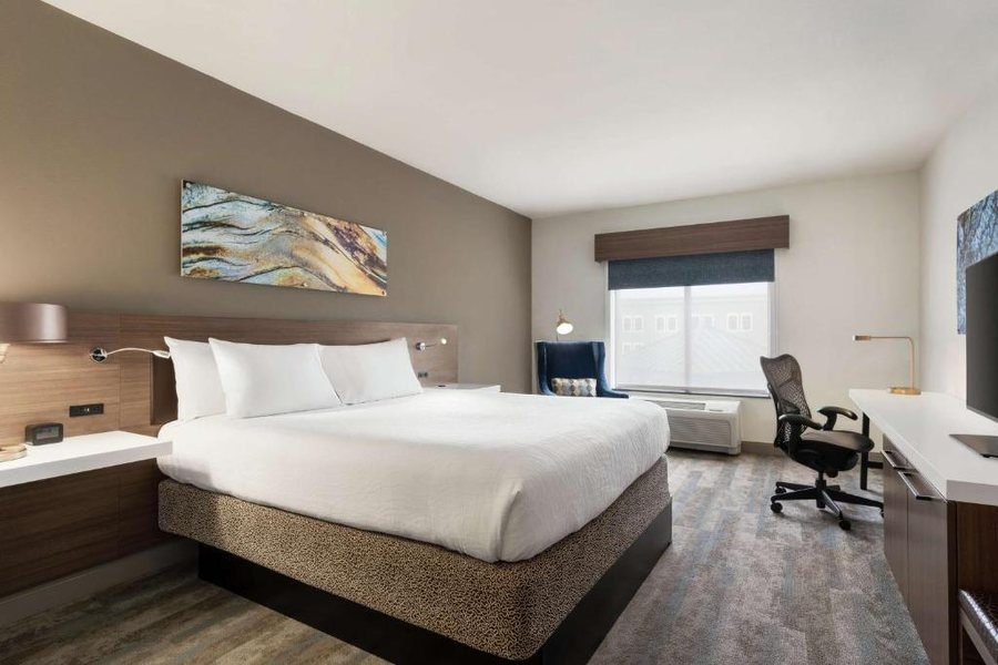 Hilton Garden Inn Charlotte Ayrsley — Guest room