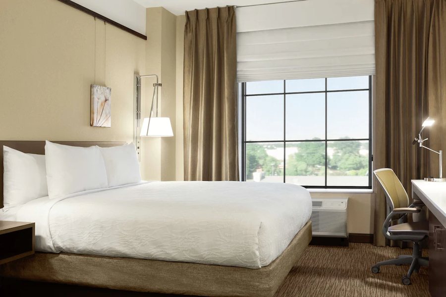 Hilton Garden Inn Charlotte SouthPark — Guest room