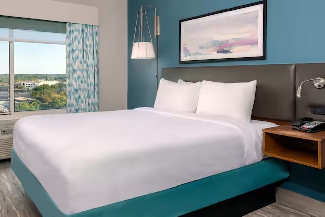 Hilton Garden Inn Charlotte Uptown — Guest room