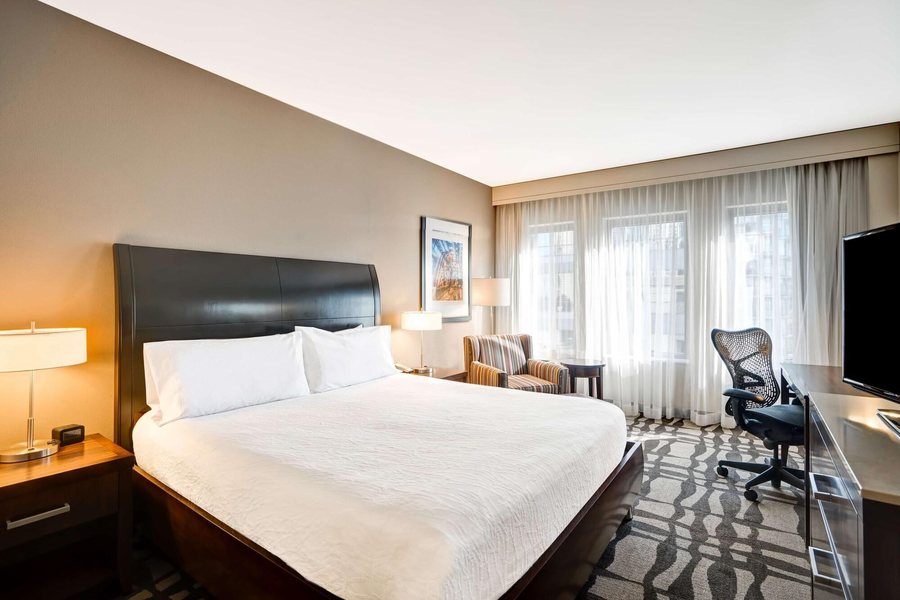 Hilton Garden Inn Chicago Downtown magnificent Mile — Guest room