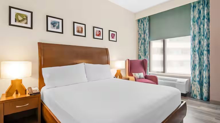 Hilton Garden Inn Chicago Downtown Riverwalk — Guest room