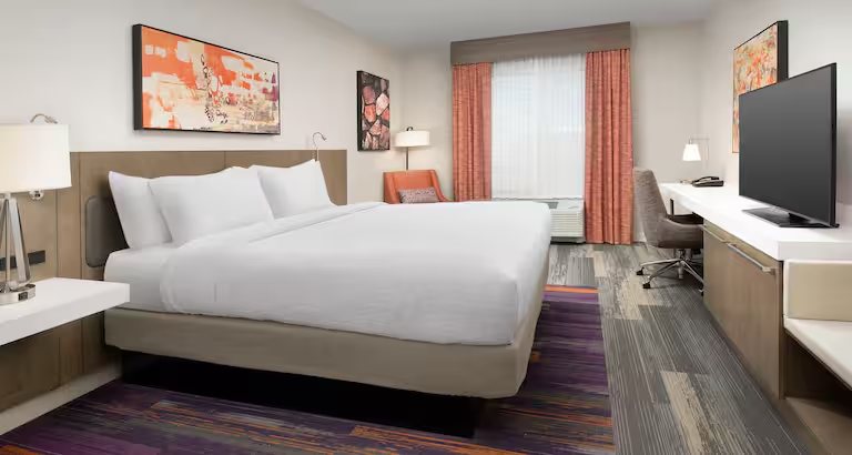 Hilton Garden Inn Columbia Airport — Guest room