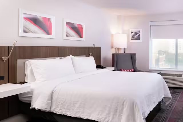 Hilton Garden Inn Columbia Downtown — Guest room