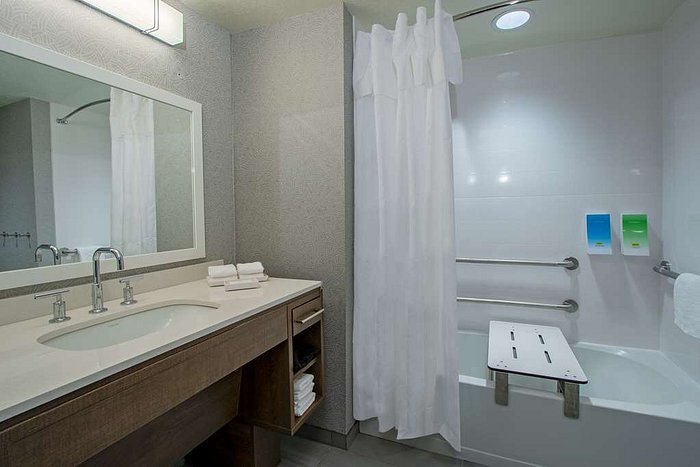 Hilton Garden Inn Columbus Grove City — Bathroom