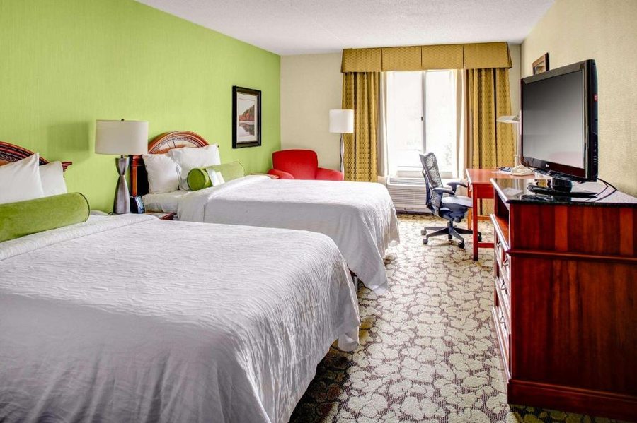 Hilton Garden Inn Danbury — Guest room