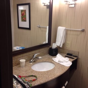 Hilton Garden Inn Dayton South Austin Landing — Bathroom