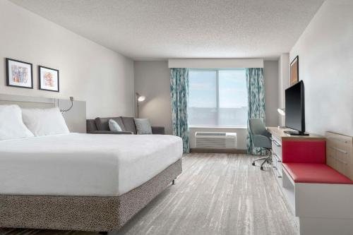 Hilton Garden Inn Denver Airport — Guest room