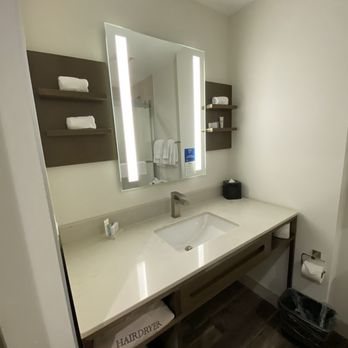 Hilton Garden Inn Denver Union Station Denver Colorado — Bathroom
