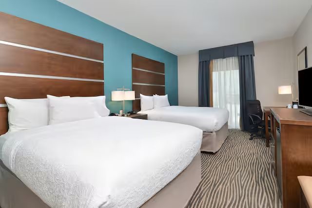 Hilton Garden Inn Des Moines Airport — Guest room