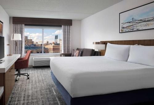 Hilton Garden Inn Detroit Downtown Detroit Michigan — Guest room
