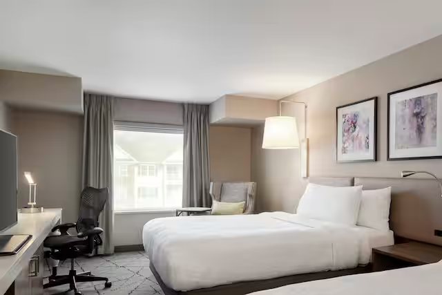 Hilton Garden Inn Edison Raritan Center — Guest room